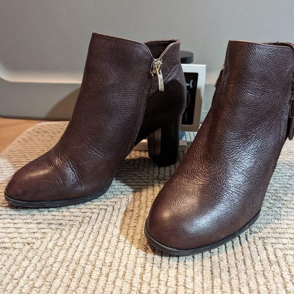 Alex Marie 6.5 rich chocolate pebble leather 2.5" stack heel gold zip side boots - Picture 4 of 10